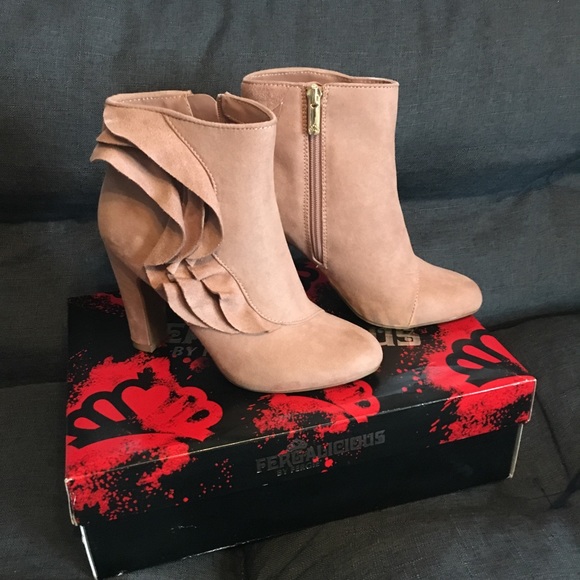 Fergie Booties - Picture 1 of 8